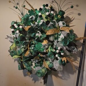 Elegant Green and Gold Holiday Wreath
